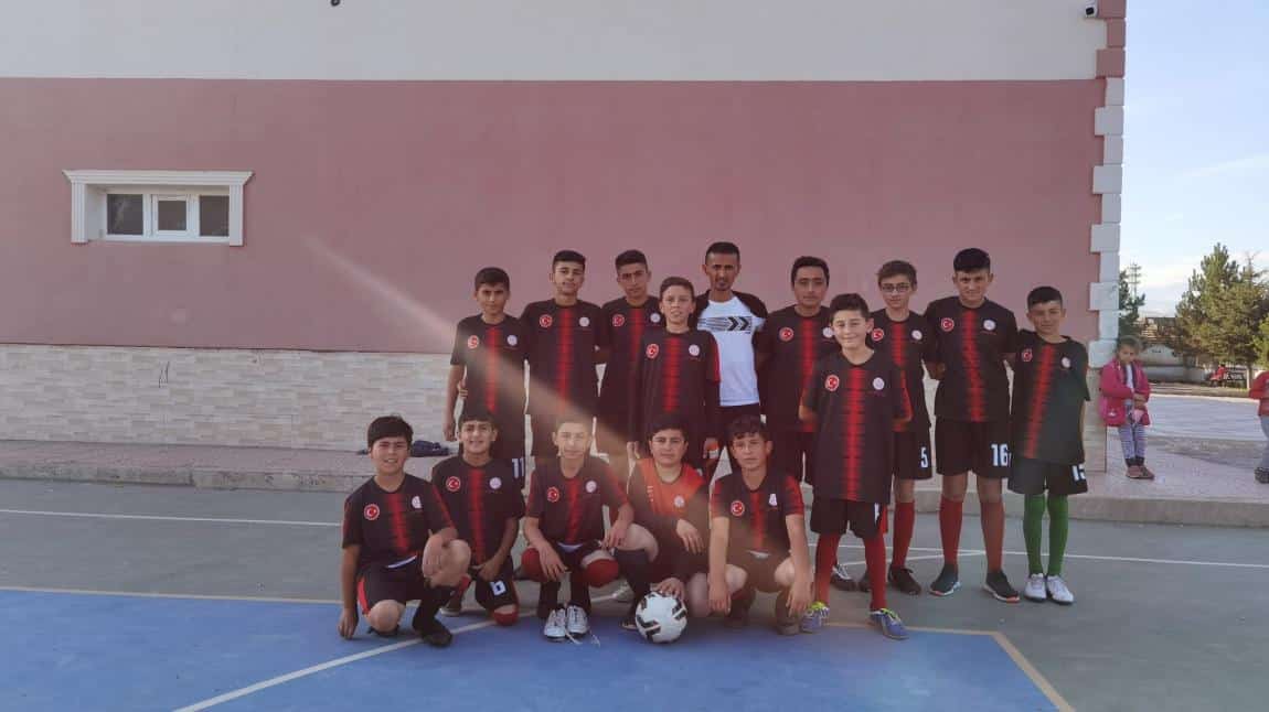 29 Ekim Cumhuriyet Bayramında ilçemizde düzenlenen okullar arası futbol turnuvasında okulumuz 1. olmuştur.
